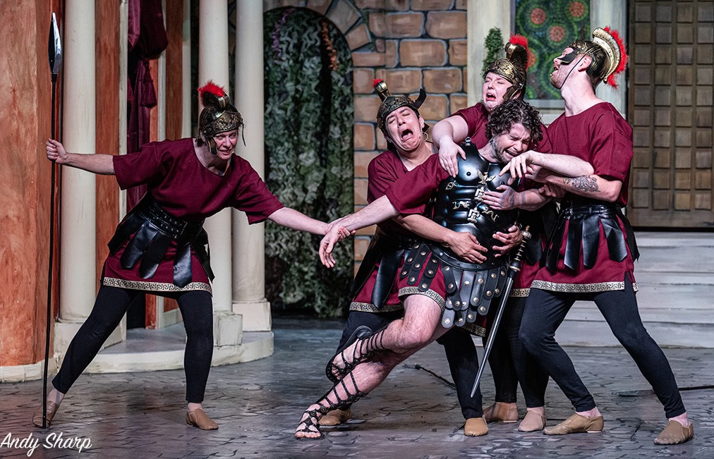uploads/production_images/a_funny_thing_happened_on_the_way_to_the_forum_andy_sharp_georgetown_palace/ft_10.jpeg