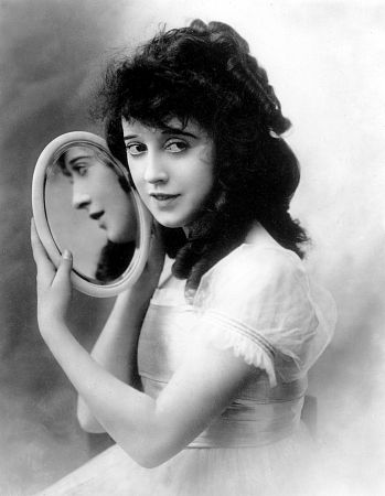 Mabel Normand (via Wikimedia Commons)