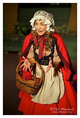 Liz Newchurch as Lil Red (photo: Ted Mauerer)