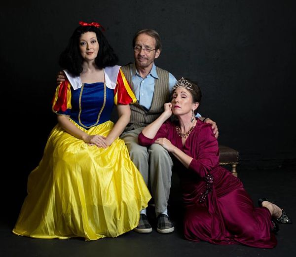 Emily Spicer, John O'Neil, Anna Gangai (photo: Siggi Ragnar)